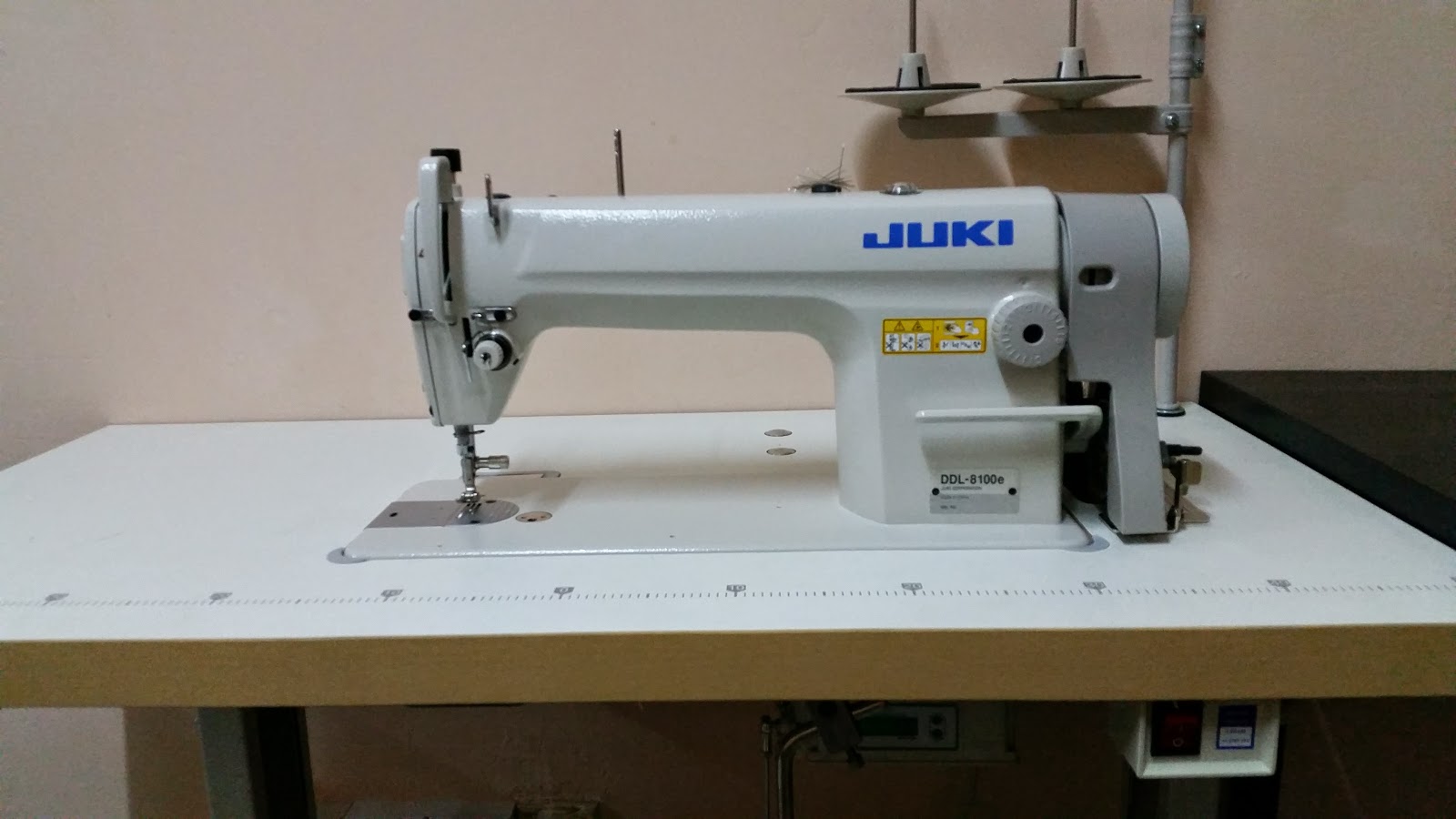Промышленная швейная машинка juki. Швейная машина Промышленная Juki DDL-8100e. Промышленная швейная машина Juki DDL-8700. Джуки DDL  8100 Е. DDL-8100e.